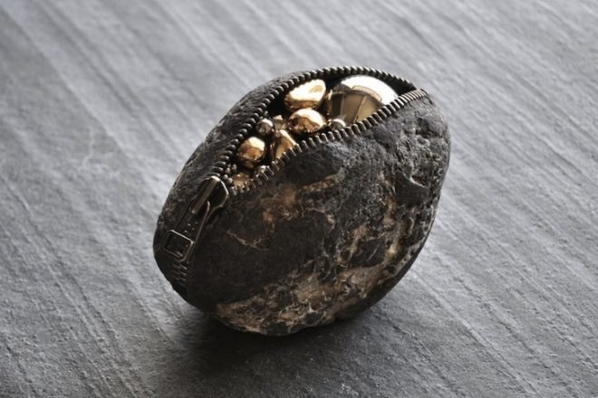 hirotoshi ito, stone sculptures, rocks, stones, stone art, rock art, rocks with teeth, stonemasonry, stonemason, surrealist art, surreal art, sculptor, stone sculptor, hirotoshi ito stone art, surreal stone sculptures, surreal stone art