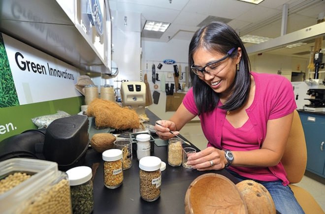 bio-plastic, plastic made with tomato waste, heinz tomatoes, heinz, ford, Dr. Ellen Lee, Ford bio-plastic car parts, storage bins made with bio-plastic, lightweight bio-plastics, recycled materials, food waste, reduce reuse recycle, natural fibers, Bioplastic Feedstock Alliance