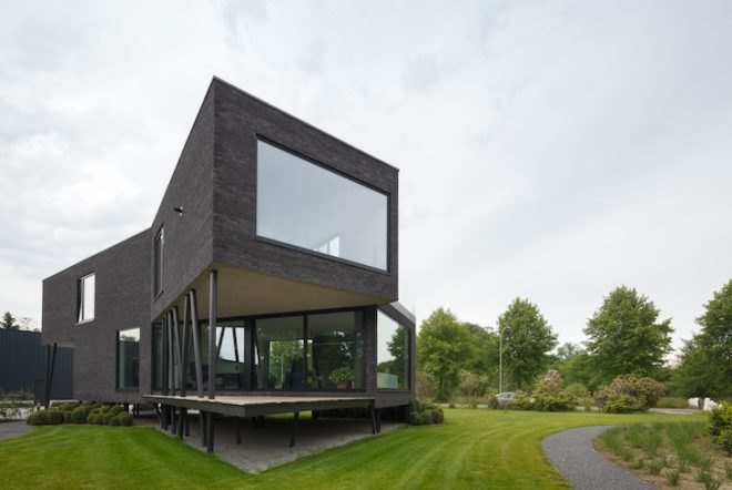 office nete, wil-ma, wastiau, floor to ceiling windows, open plan, grote nete, westerlo, flooding, stilts, steel stilts, modern building, belgian architecture, dark brick, glazing,
