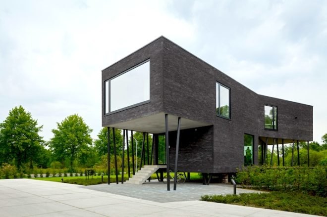 office nete, wil-ma, wastiau, floor to ceiling windows, open plan, grote nete, westerlo, flooding, stilts, steel stilts, modern building, belgian architecture, dark brick, glazing,