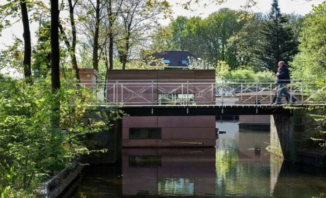 The Netherlands, green roof, bytr architects, parkark, house boat, houseboat, dutch home, dutch architecture, house boat architecture, architecture, white stucco, sedum green roof, skylights,