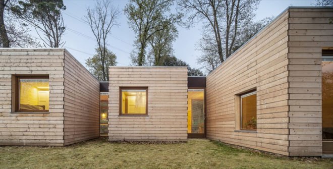 Bioclimatic House by Alventosa Morell Arquitectes, prefabricated wooden cabin, modular wooden cabin, bioclimatic survey, pasivhaus building standards, solar collectors, greenhouse effect, high thermal resistance envelope, eco-friendly cabin outside Barcelona