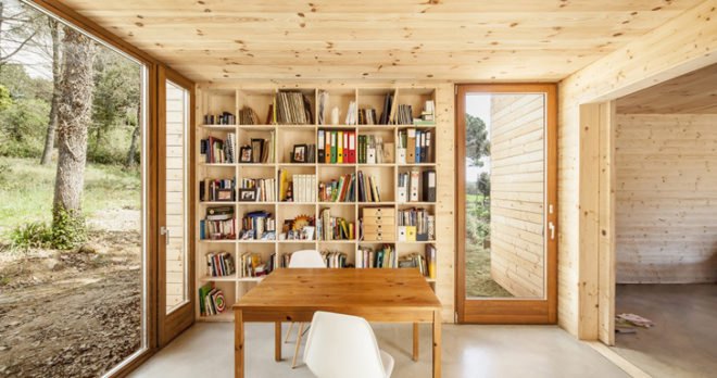 Bioclimatic House by Alventosa Morell Arquitectes, prefabricated wooden cabin, modular wooden cabin, bioclimatic survey, pasivhaus building standards, solar collectors, greenhouse effect, high thermal resistance envelope, eco-friendly cabin outside Barcelona