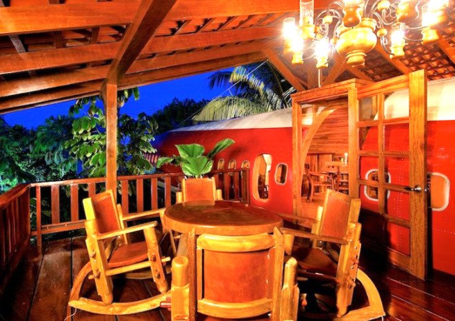 costa verde, costa rica airplane hotel, airplane building, recycled design, recycled airplane, 727 hotel, sustainable architecture, green building, green design, recycled material, reclaimed airplane hotel, costa verde resort, sustainable design