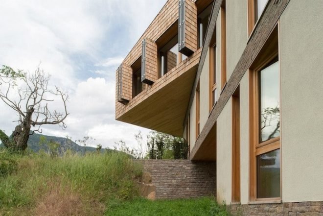 elisabeth and helmut uhl foundation, modo studio, glasshouse, solar thermal heating, salvaged materials, wood thermal-insulation envelope, energy costs, under-floor heating, hot air, wood, energy efficiency, compact building, sustainable building, plant cultivation, mountain views, panoramic views