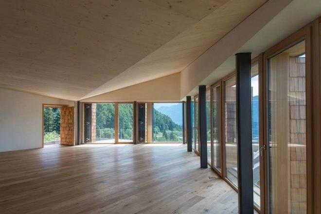 elisabeth and helmut uhl foundation, modo studio, glasshouse, solar thermal heating, salvaged materials, wood thermal-insulation envelope, energy costs, under-floor heating, hot air, wood, energy efficiency, compact building, sustainable building, plant cultivation, mountain views, panoramic views