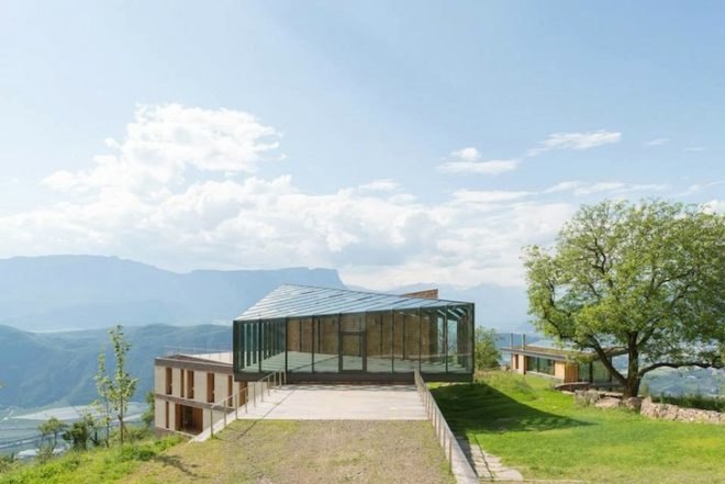elisabeth and helmut uhl foundation, modo studio, glasshouse, solar thermal heating, salvaged materials, wood thermal-insulation envelope, energy costs, under-floor heating, hot air, wood, energy efficiency, compact building, sustainable building, plant cultivation, mountain views, panoramic views
