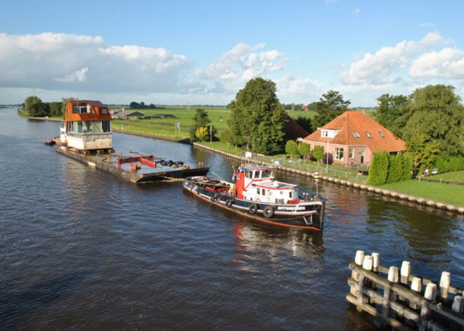 Tim Piët and Jos Blom, KHM26 house, KHM26 house Netherlands, Dutch architects, Dutch architecture, house transported by boat, Pikmeer lake KHM26 house, unconventional building technique, transportable architecture