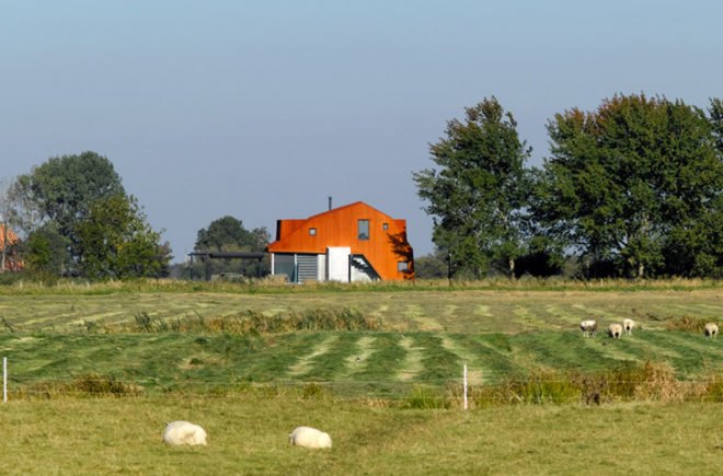 Tim Piët and Jos Blom, KHM26 house, KHM26 house Netherlands, Dutch architects, Dutch architecture, house transported by boat, Pikmeer lake KHM26 house, unconventional building technique, transportable architecture
