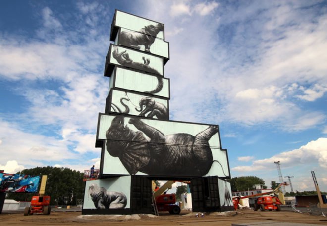 street art, captive animals, Rock Werchter Music Festival, street art, street artist DOA, caged animals, animal cruelty, Arne Quinze, Belgium