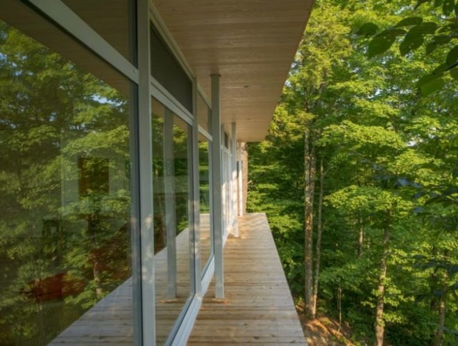 Atelier Pierre Thibault, Le Grand Plateau House, architecture, floating home, lake residence, Quebec, Lake Heron residence, Laurentides region, lake home