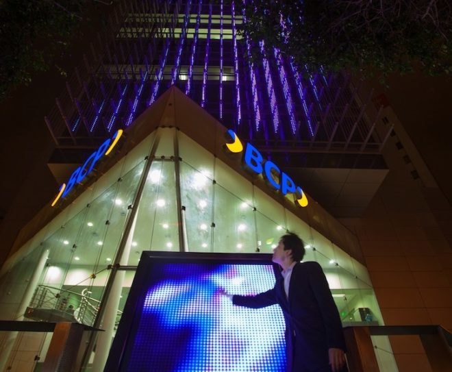 philips lighting, philips, lighting designers, BCP, peru, lima, banco del credit de peru, Banco del Crédito de Peru facade, led facade, led panels, philips color kinetics, reader submitted content, interactive public art installation, public art, interactive public art