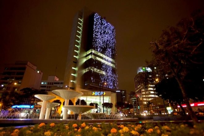 philips lighting, philips, lighting designers, BCP, peru, lima, banco del credit de peru, Banco del Crédito de Peru facade, led facade, led panels, philips color kinetics, reader submitted content, interactive public art installation, public art, interactive public art