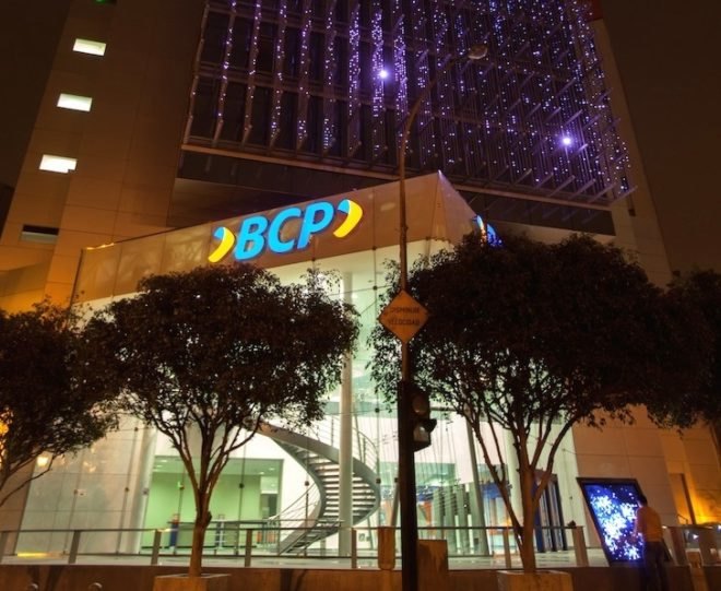 philips lighting, philips, lighting designers, BCP, peru, lima, banco del credit de peru, Banco del Crédito de Peru facade, led facade, led panels, philips color kinetics, reader submitted content, interactive public art installation, public art, interactive public art