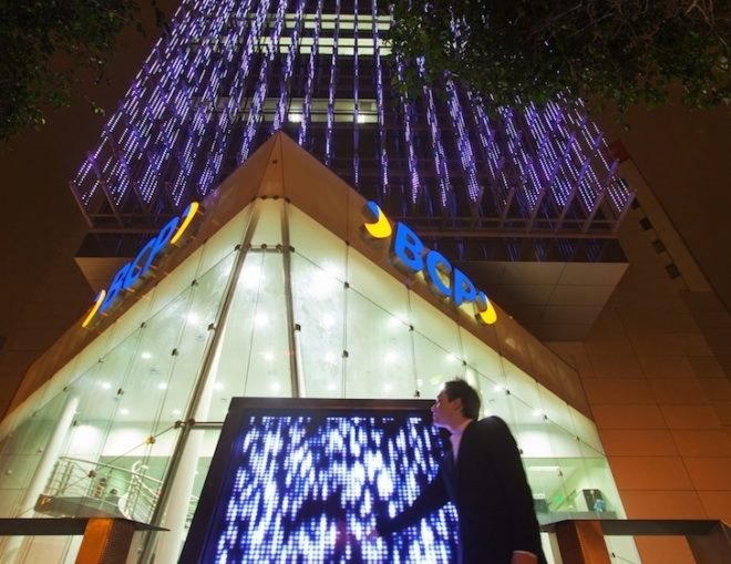philips lighting, philips, lighting designers, BCP, peru, lima, banco del credit de peru, Banco del Crédito de Peru facade, led facade, led panels, philips color kinetics, reader submitted content, interactive public art installation, public art, interactive public art