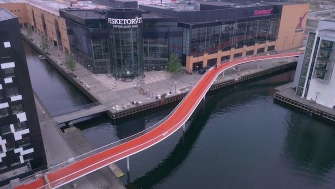 DISSING+WEITLING, bicycles, bicycle bridge, bicycle pathway, bikes, urban cycling, pedestrian cyclist conflicts, copenhagen, copenhagen bicycle bridge, green transportation, elevated bicycle path, netherlands, bicycle snake bridge