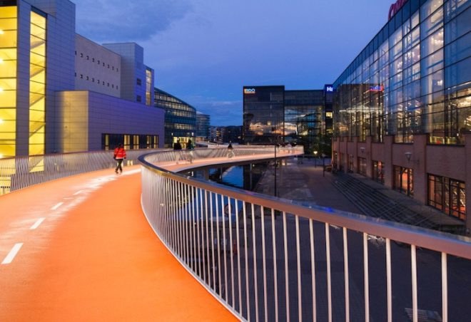 DISSING+WEITLING, bicycles, bicycle bridge, bicycle pathway, bikes, urban cycling, pedestrian cyclist conflicts, copenhagen, copenhagen bicycle bridge, green transportation, elevated bicycle path, netherlands, bicycle snake bridge