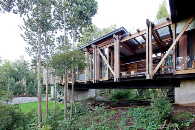 Casa Estero Puente Chile, Chile architecture, Aranguiz-Bunster Arquitectors, Chilean architects, reused wood, recycled building materials, salvaged wood, green architecture, wood architecture, villa design, natural lighting, sustainable building material, Chile villas, Latin American architecture