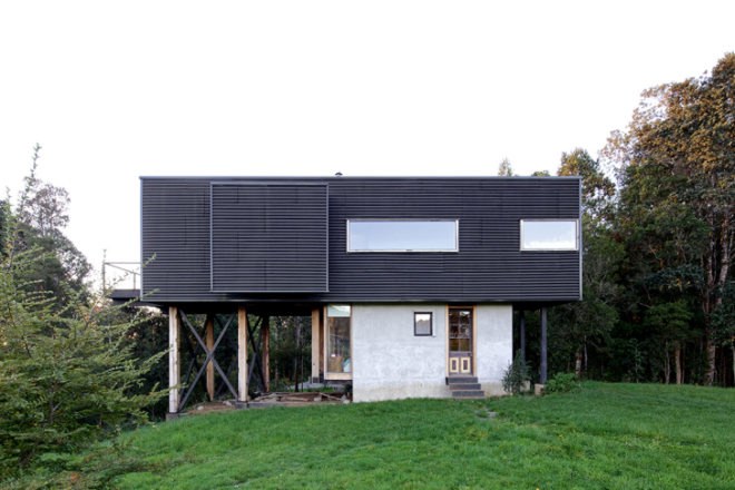 Casa Estero Puente Chile, Chile architecture, Aranguiz-Bunster Arquitectors, Chilean architects, reused wood, recycled building materials, salvaged wood, green architecture, wood architecture, villa design, natural lighting, sustainable building material, Chile villas, Latin American architecture