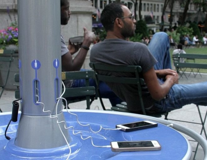 energy, renewable energy, Bryant park, green barrel energy, landscape forms, smartphones, solar power charging, charging stations, electric charging stations, citycharge, Ignacio ciochhini, industrial design, eco technology, green technology, clean technology