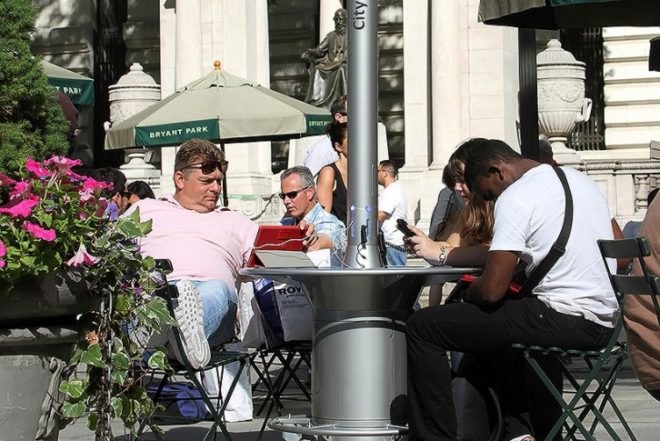energy, renewable energy, Bryant park, green barrel energy, landscape forms, smartphones, solar power charging, charging stations, electric charging stations, citycharge, Ignacio ciochhini, industrial design, eco technology, green technology, clean technology