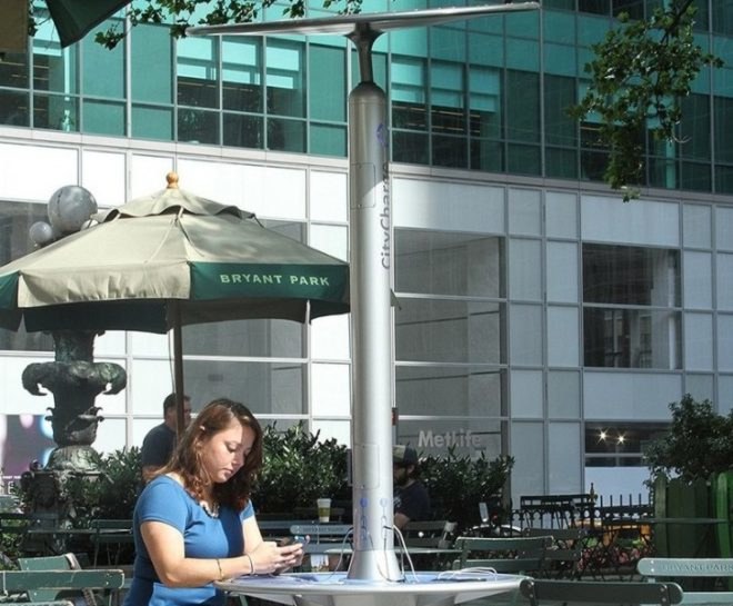 energy, renewable energy, Bryant park, green barrel energy, landscape forms, smartphones, solar power charging, charging stations, electric charging stations, citycharge, Ignacio ciochhini, industrial design, eco technology, green technology, clean technology