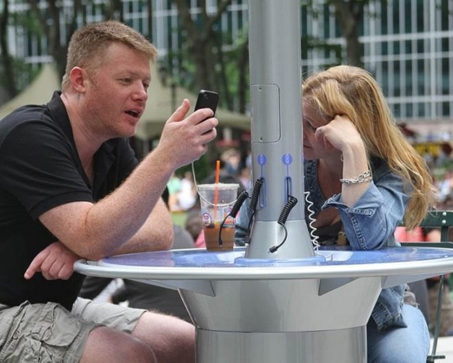 energy, renewable energy, Bryant park, green barrel energy, landscape forms, smartphones, solar power charging, charging stations, electric charging stations, citycharge, Ignacio ciochhini, industrial design, eco technology, green technology, clean technology