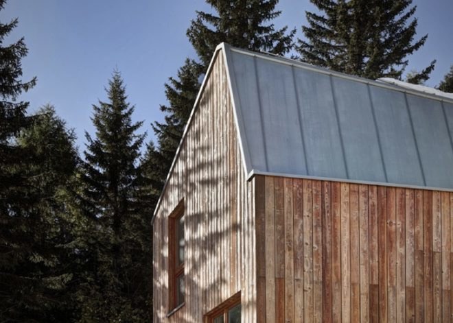 house in madesimo, ES-arch, Consalez Rossi Architetti Associati, zinc roof, lopsided roof, asymmetric roof, Rheinzink, untreated wood, larch, precast concrete panels, guest home, Madesimo, stone passageway, gray gneiss split stone