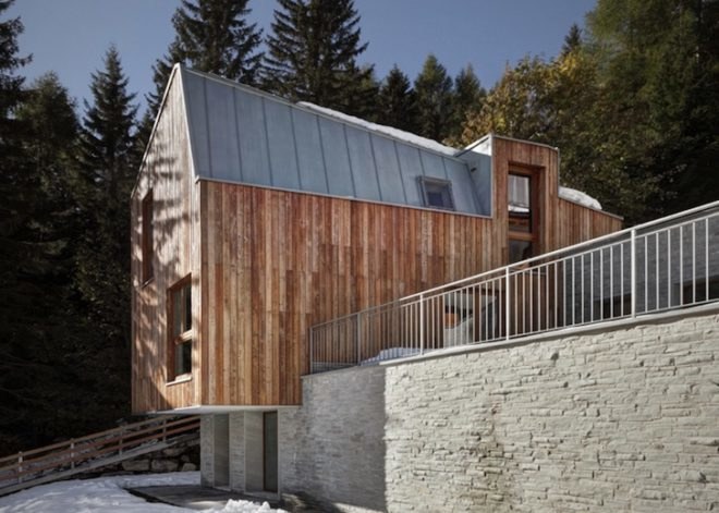 house in madesimo, ES-arch, Consalez Rossi Architetti Associati, zinc roof, lopsided roof, asymmetric roof, Rheinzink, untreated wood, larch, precast concrete panels, guest home, Madesimo, stone passageway, gray gneiss split stone