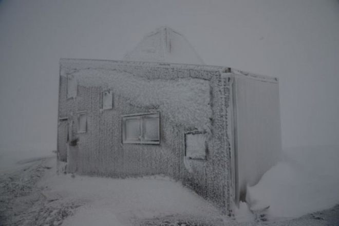 Jarmund and Vigsnæs, Rabothytta, trekker lodge, architecture, Okstindan mountains, trekker refuge, Kebony wood, locally sourced materials, resilient building materials, mountain refuge norway, norwegian architecture