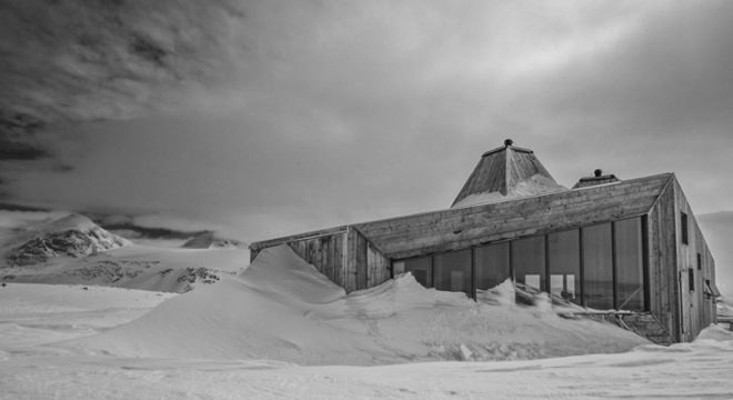 Jarmund and Vigsnæs, Rabothytta, trekker lodge, architecture, Okstindan mountains, trekker refuge, Kebony wood, locally sourced materials, resilient building materials, mountain refuge norway, norwegian architecture