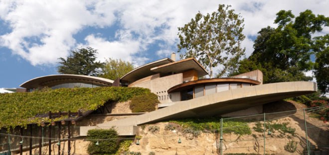 John Lautner, John Lautner houses, Silvertop House, Los Angeles famous buildings, famous building sale, modernist buildings, modernist architects, infinity-edge pool, hillside house, residential architecture