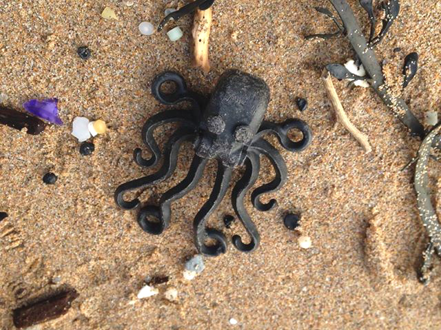 LEGO, Lego Lost at Sea, Cornwall, LEGO washed overboard, beachcombing, plastics, sea, floating plastics in the sea, pollution, ocean cleanup, Tokia Express, cargo ships, shipping containers, ocean currents, cleanup efforts