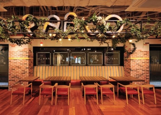 green wall, cheese tart, yokohama, pablo, rondo, hyongo, interior design, cheese shop design, restaurant design, exposed brick, organic-inspired walls, bakery, bakery interior design, japanese architecture