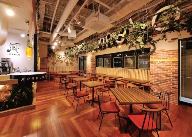 green wall, cheese tart, yokohama, pablo, rondo, hyongo, interior design, cheese shop design, restaurant design, exposed brick, organic-inspired walls, bakery, bakery interior design, japanese architecture