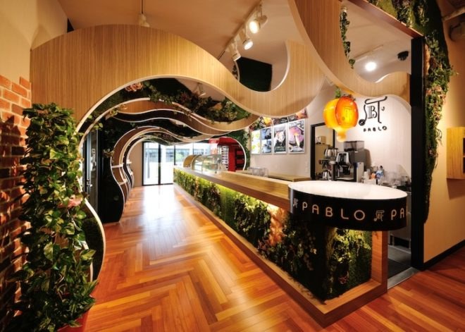 green wall, cheese tart, yokohama, pablo, rondo, hyongo, interior design, cheese shop design, restaurant design, exposed brick, organic-inspired walls, bakery, bakery interior design, japanese architecture
