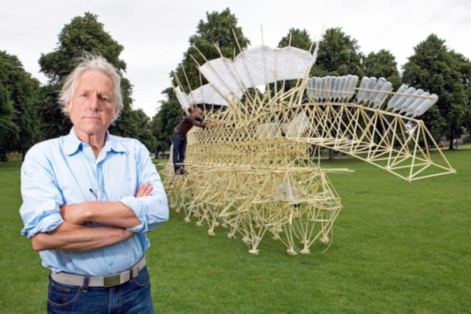 Strandbeest, strandbeest, Theo Jansen, sculptor, sculpture, sculptures, strandbeests, kinetic sculpture, kinetic sculptures, kinetic art, beach, beach art, beach sculptures
