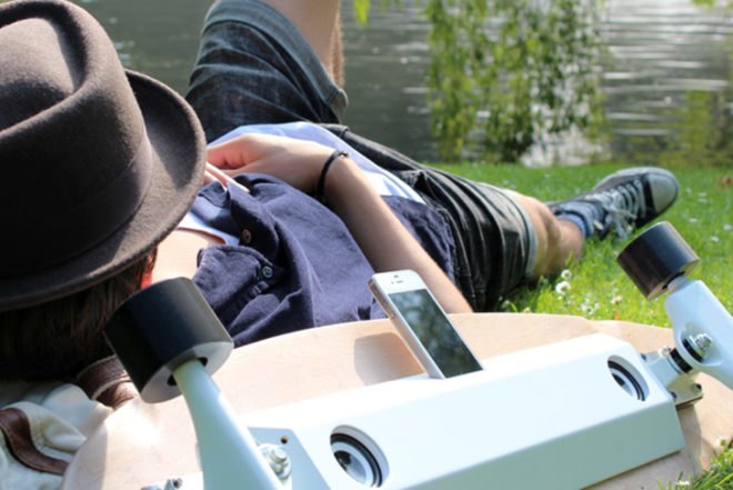 Bjorn van den Hout, Chargeboard, charges iPhone, energy efficient device, Dutch design, docking station for music, kinetic energy