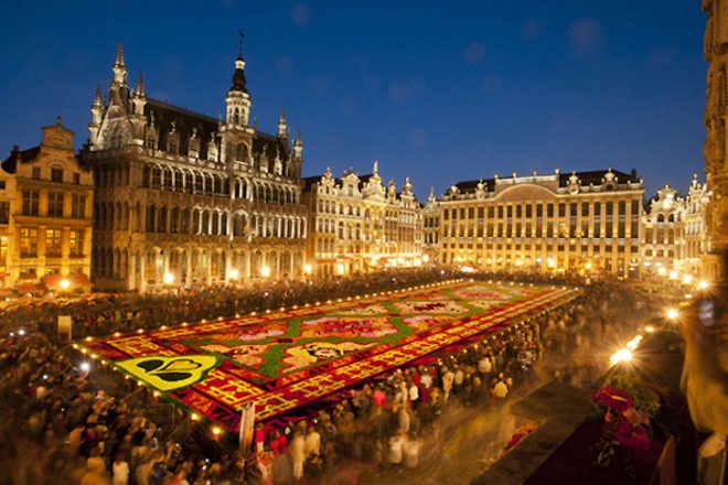 flower carpet, flower carpet brussels, brussels flower art, begonia art, begonia art, flower art, flower mandala, grass wheel, rolled turf, public art brussels