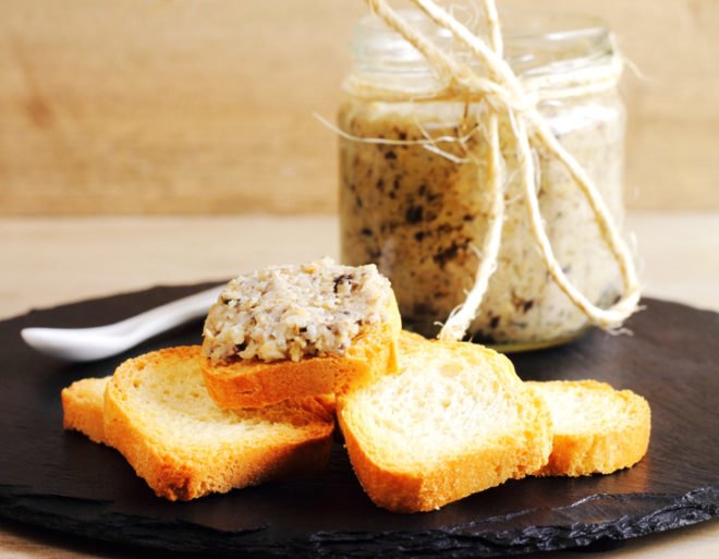 Vegan edibles, vegan gift, vegan food, carrot cake, carrot cake marmalade, epicurean, glass jars, recycled glass jars, upcycled glass jars, hummus, bean spread, preserves, jam, marmalade, onion jam, tapenade, olive tapenade, pate, cashew pate, mushroom pate, cashew mushroom pate, roasted strawberry preserves, roasted strawberry, onion jam, roasted garlic, homemade nutella, chocolate spread, gifts in jars, DIY, DIY gifts, DIY preserves, white bean spread, salsa, salsa verde, plum ketchup, cherry ketchup, pepper relish