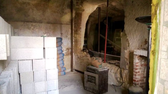 Chez Hélène-Amboise Troglodyte, cave home, cave, grotto, troglodyte, France, Loire Valley, Amboise, Alexis Lamoureux, Lotte van Riel, renovations, stone, French cave home