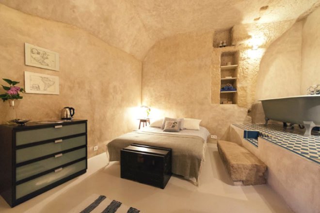 Chez Hélène-Amboise Troglodyte, cave home, cave, grotto, troglodyte, France, Loire Valley, Amboise, Alexis Lamoureux, Lotte van Riel, renovations, stone, French cave home