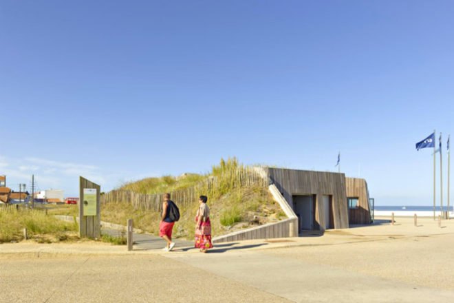 Dune Habitee, Dune Inhabited, The Architectes, dune landscape, french seaside, beach shop, watersport shop, daylighting