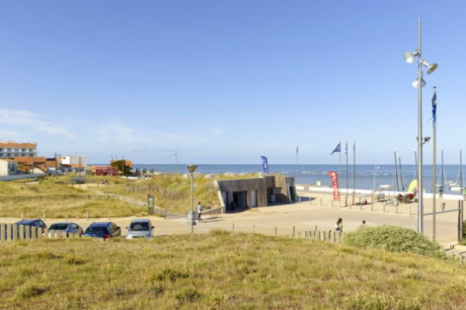Dune Habitee, Dune Inhabited, The Architectes, dune landscape, french seaside, beach shop, watersport shop, daylighting