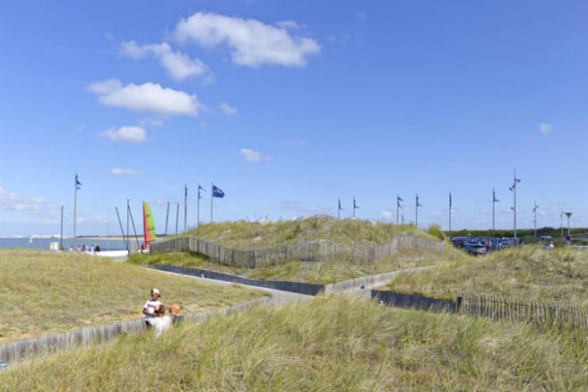 Dune Habitee, Dune Inhabited, The Architectes, dune landscape, french seaside, beach shop, watersport shop, daylighting