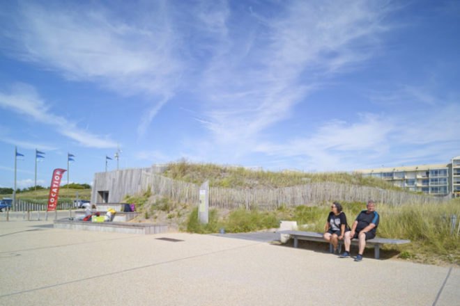 Dune Habitee, Dune Inhabited, The Architectes, dune landscape, french seaside, beach shop, watersport shop, daylighting