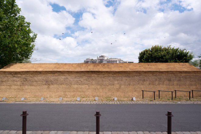 Guinée*Potin Architectes, Footcheball, long playground, thatched building, Nantes