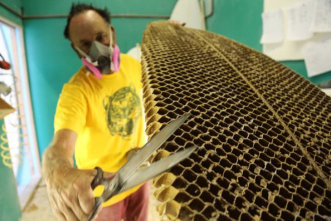 Signal Snowboards, Ernest Packaging Solutions, Cardboard Surfboard, recyclable material, honeycomb cardboard, sustainable surf