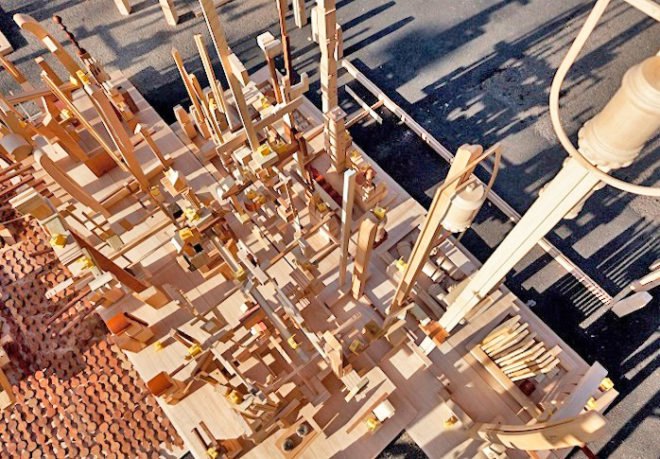 Valencia, fallas festival, bipolaire arquitectos, pink intruder, spain, urban installation, wood waste, recycled wood, urban intervention,