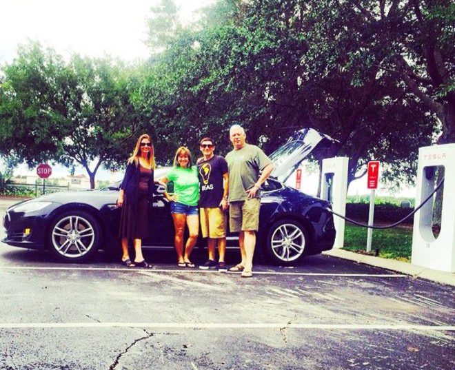 Tesla, Tesla Climate Ride,Michelle Thatcher, Chris Castro, Mary Sue Weinaug, William Weinaug, People's Climate March, electric vehicles, climate change, group photo, Tesla Model S Sedan, Tesla Riders